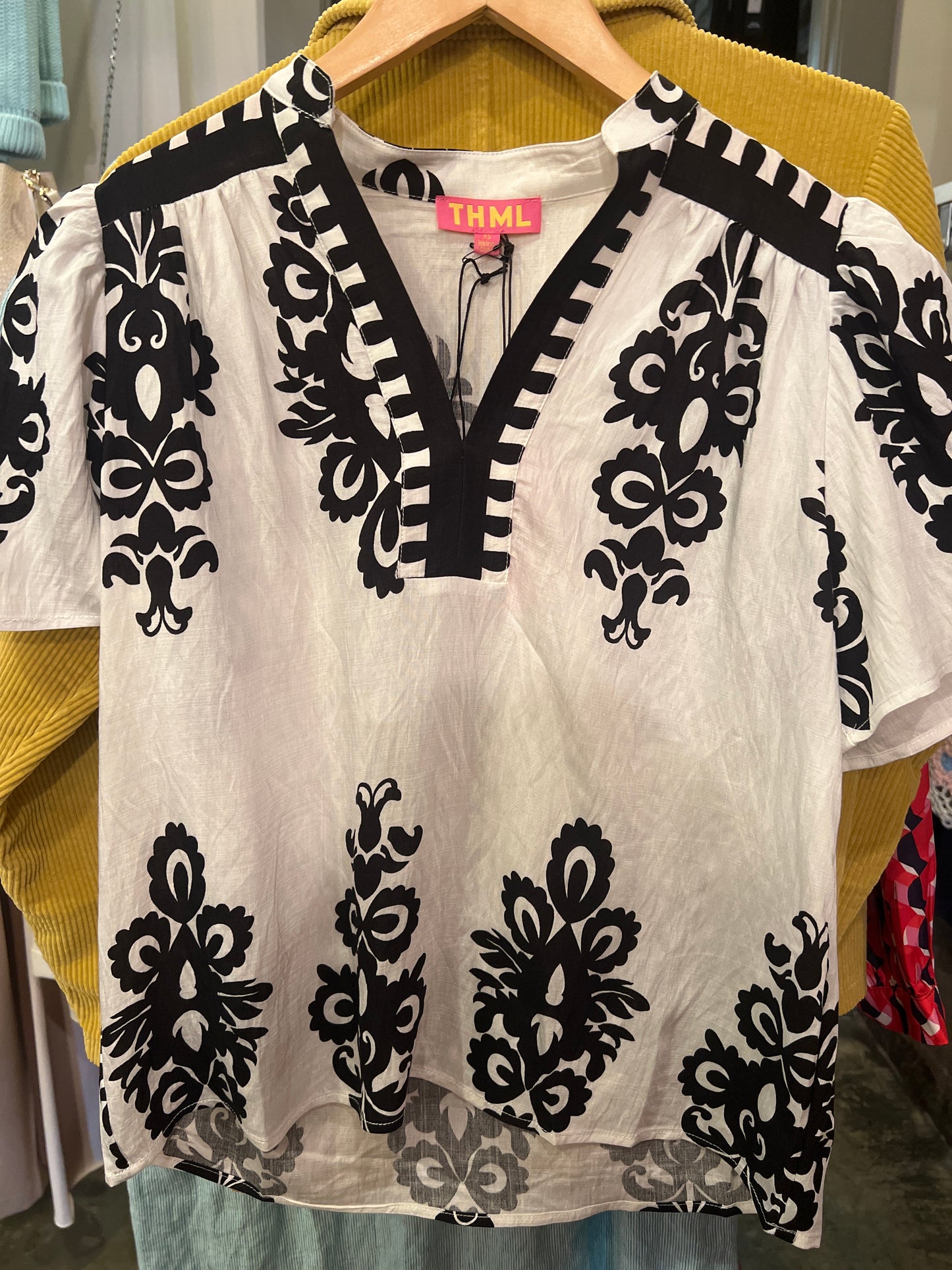 Print top/ black white