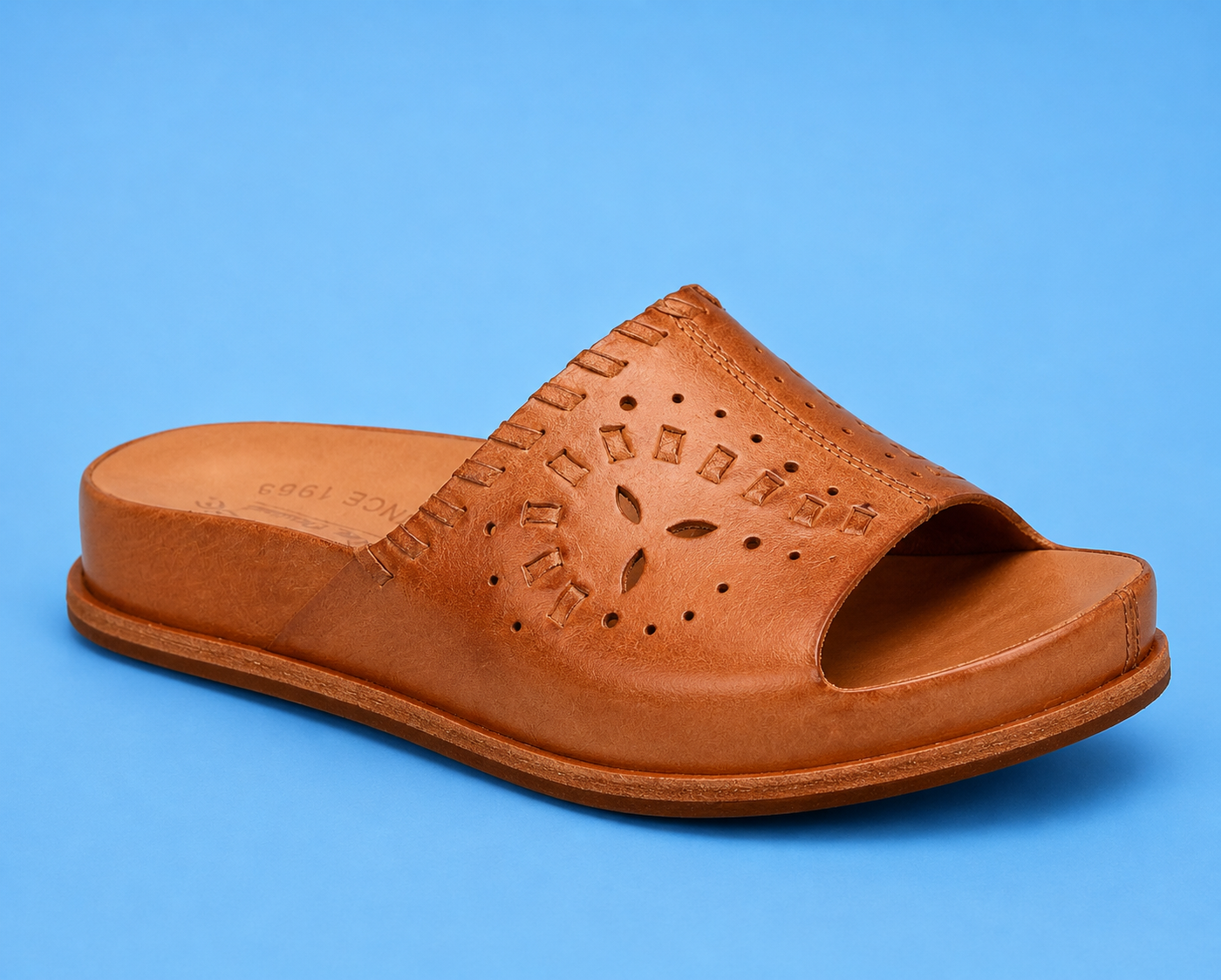 Tutsi woven tan slide