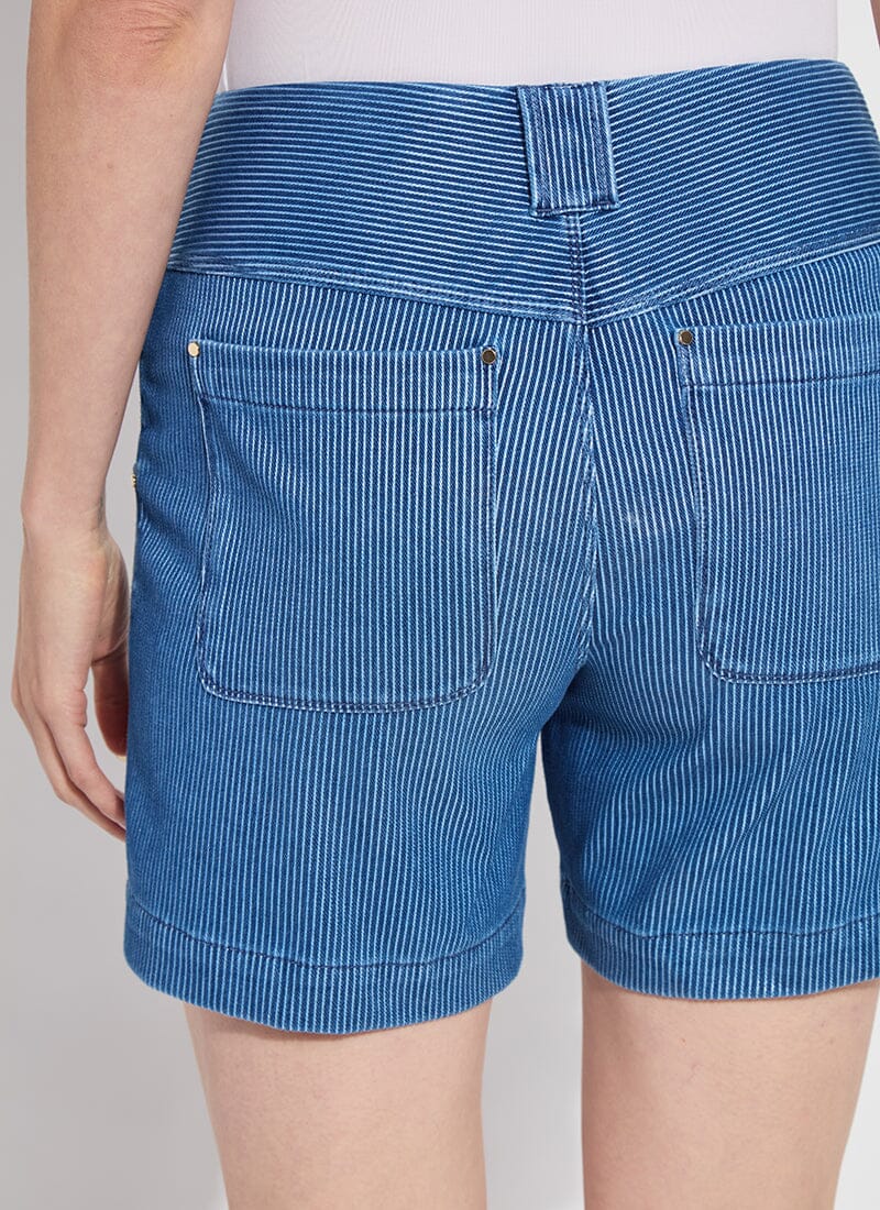 Amira Denim short/ Mid Wash Sheen