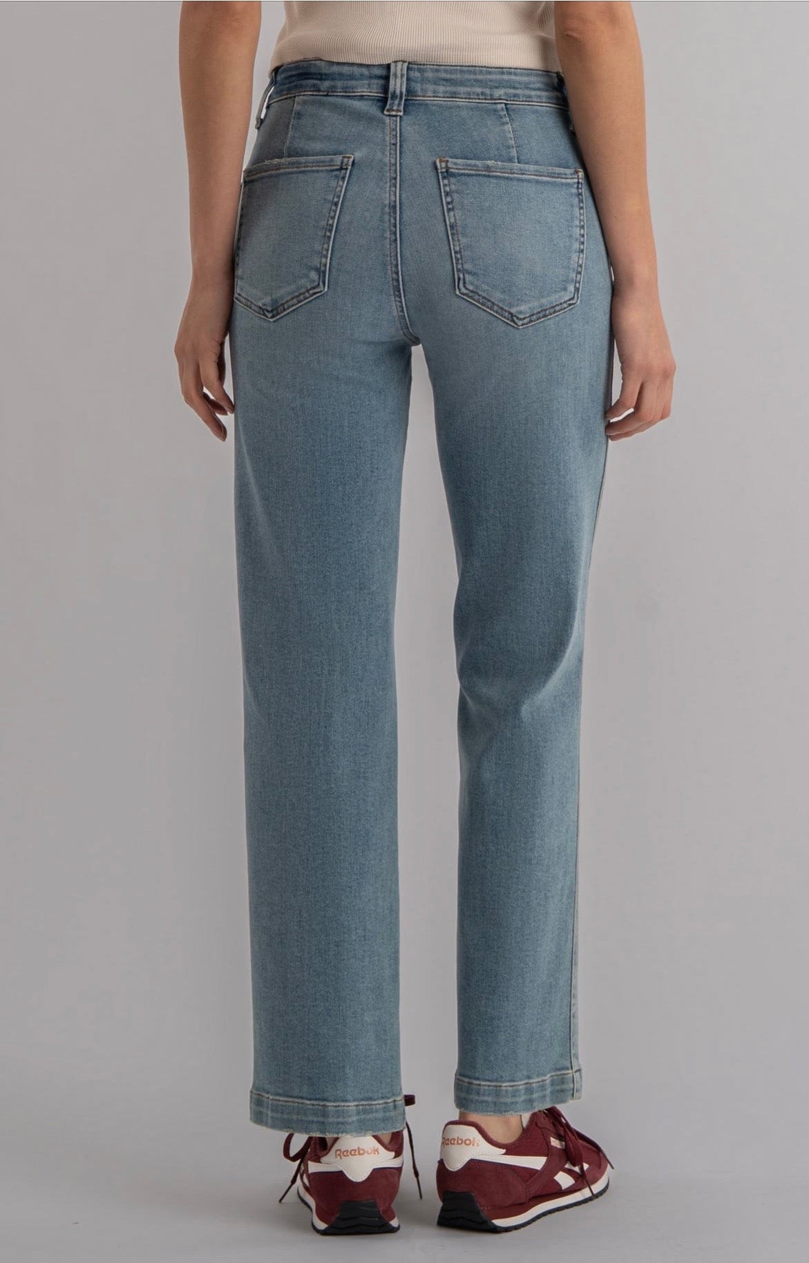 Pattie High Rise straight leg/ outstanding