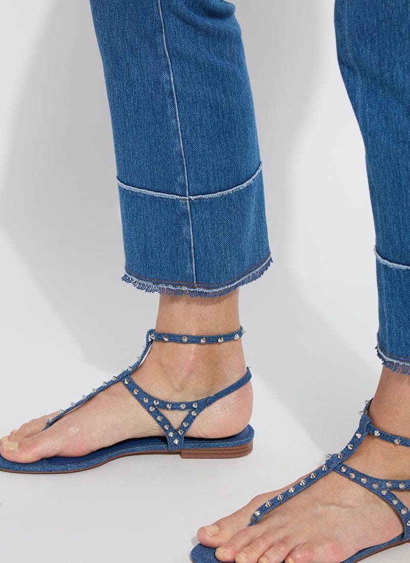 Dara seamed hem crop denim / mid wash