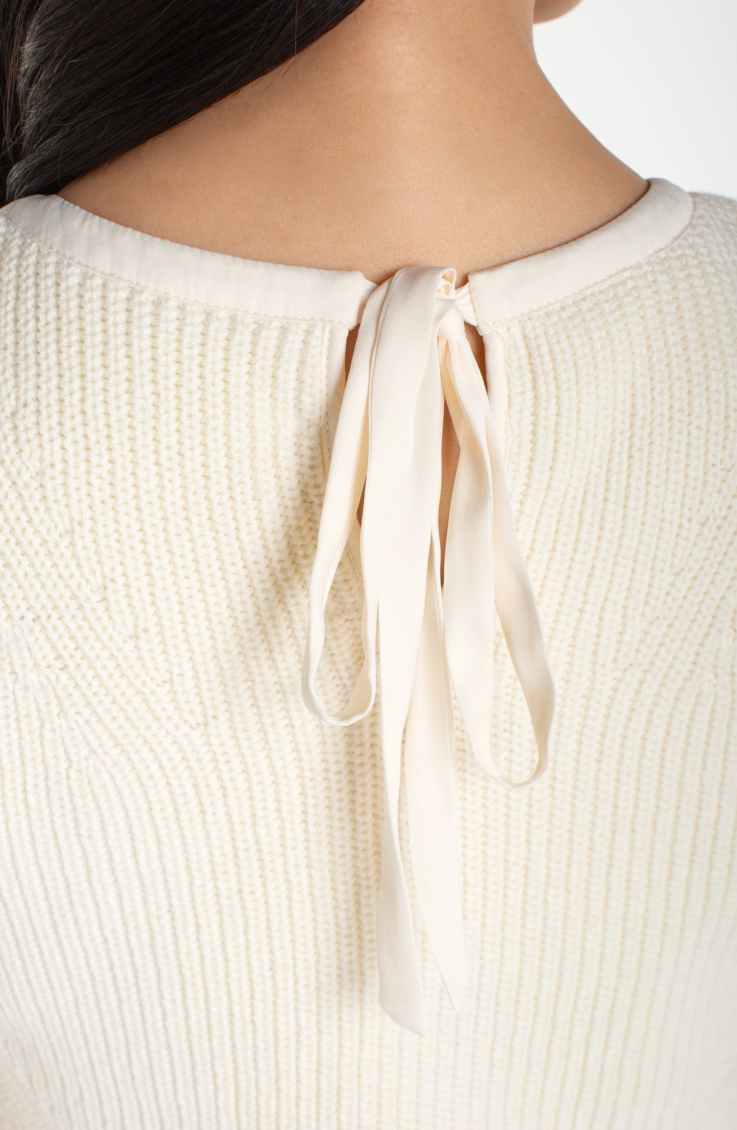 Sleeveless Crew neck tie in back dress Cream
