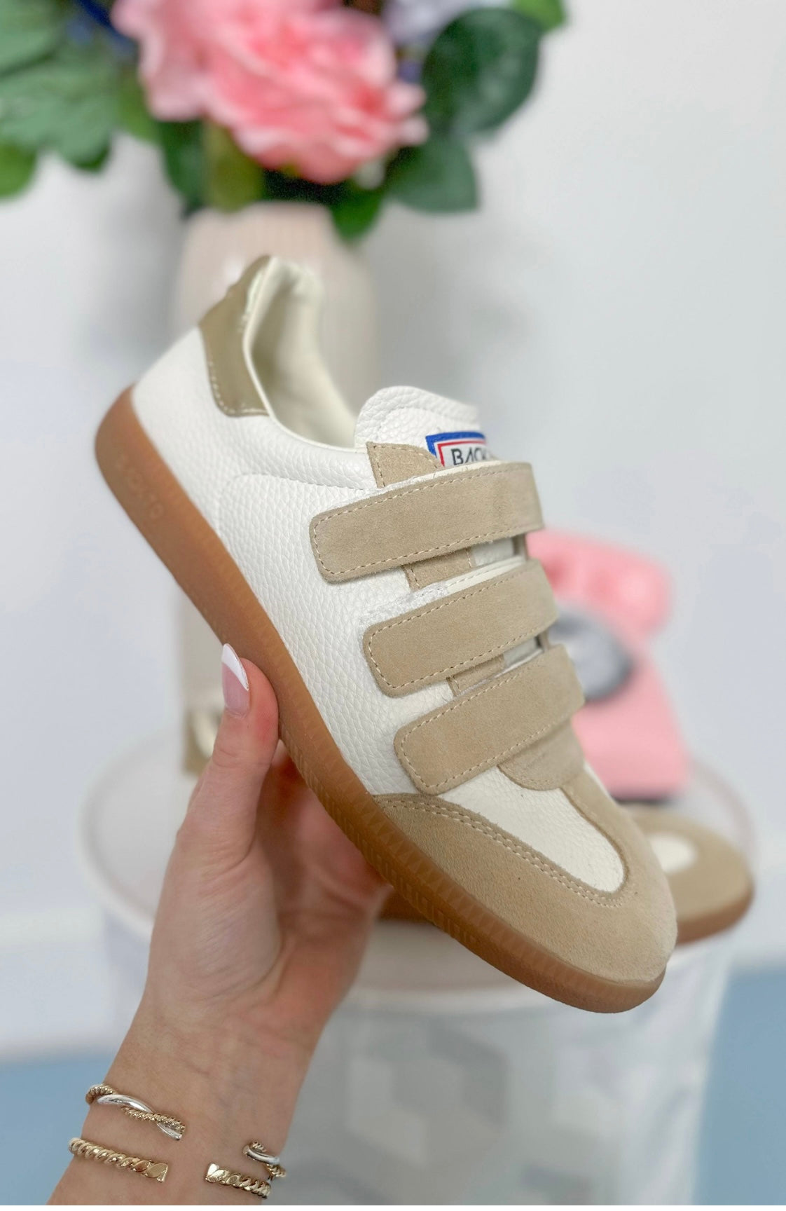 Back70 MIAS / white beige