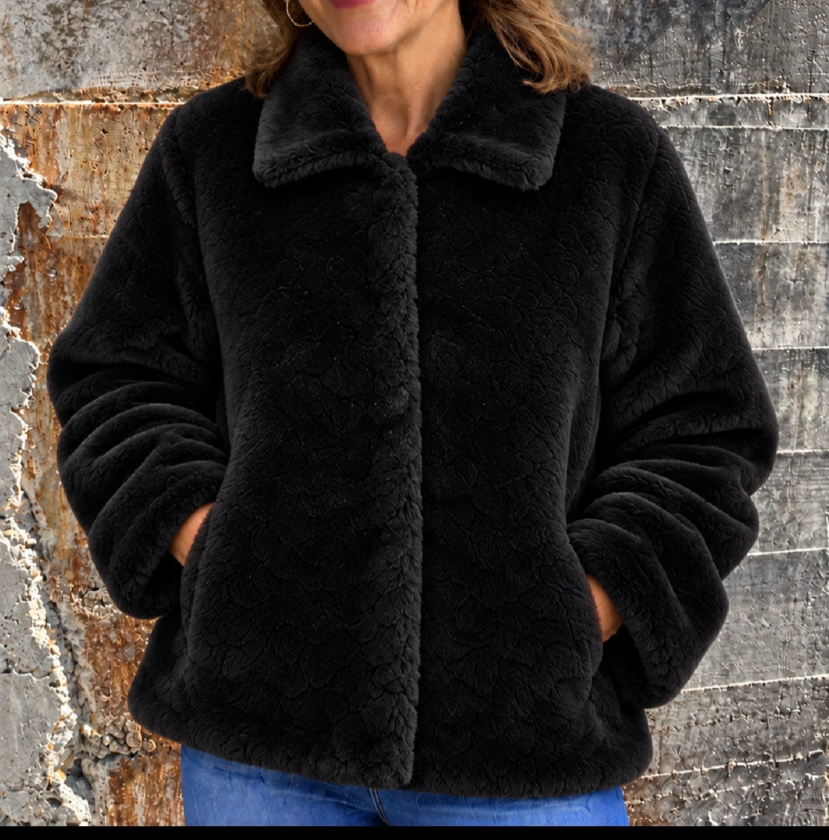 Collared Faux Fur Jacket/ black