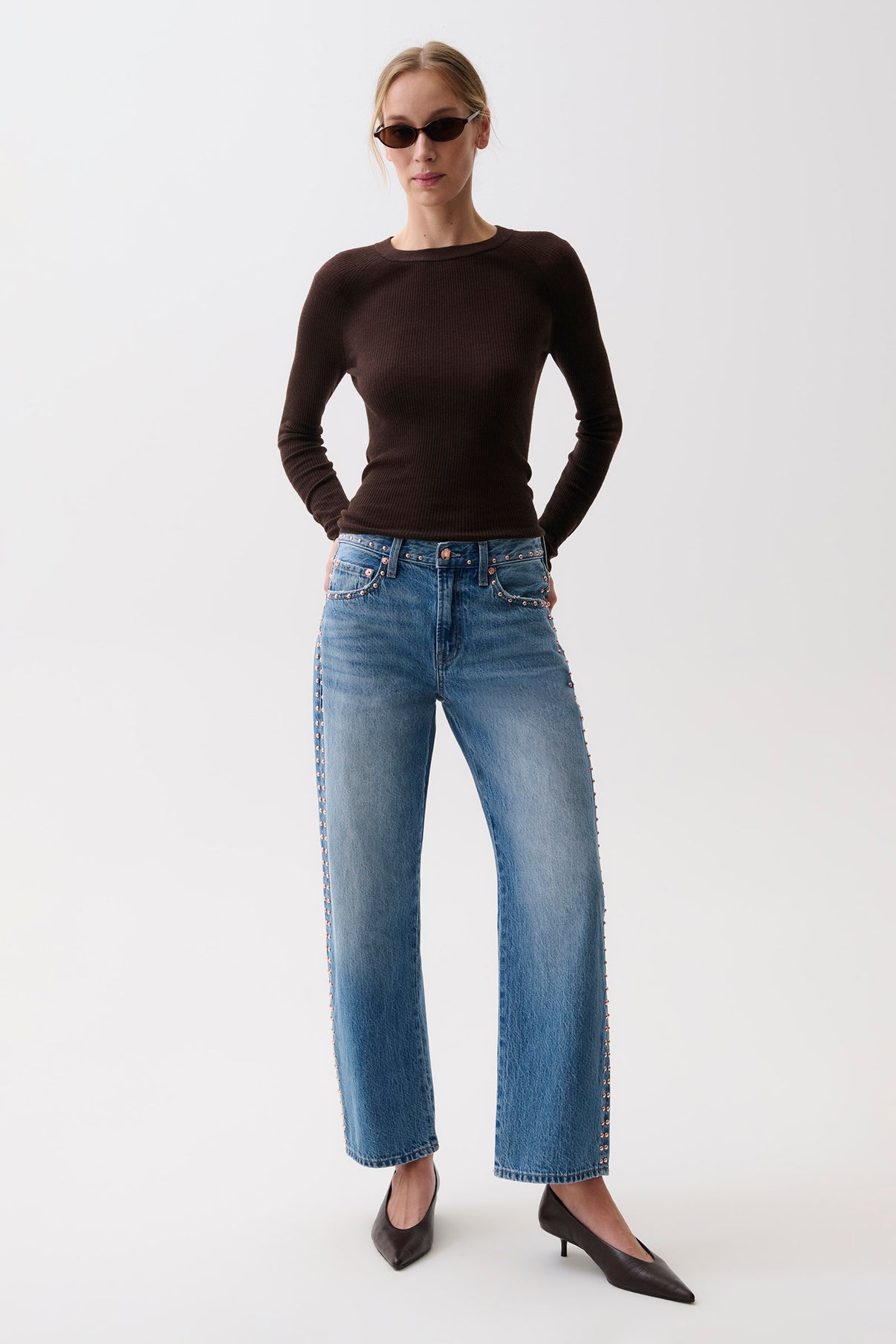 Lexi Mid Rise Bowed Straight / star studded