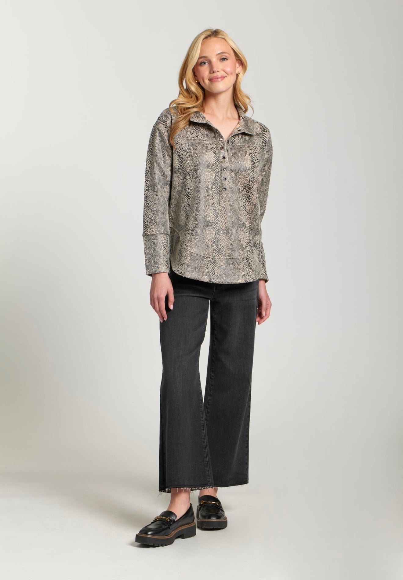 Henley Top/ Gray reptile