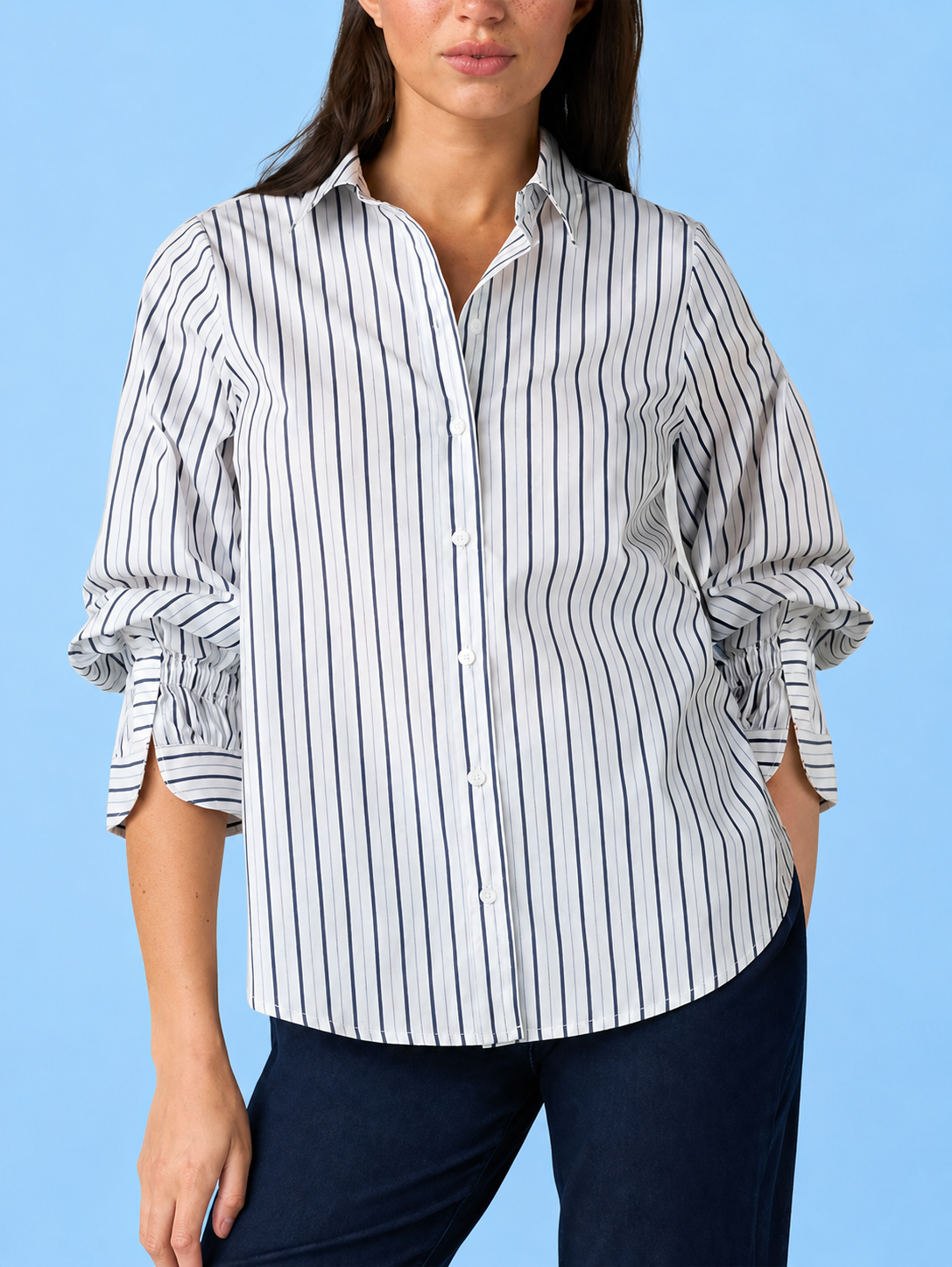 Woven button front top with adjustable sleeves / white navy