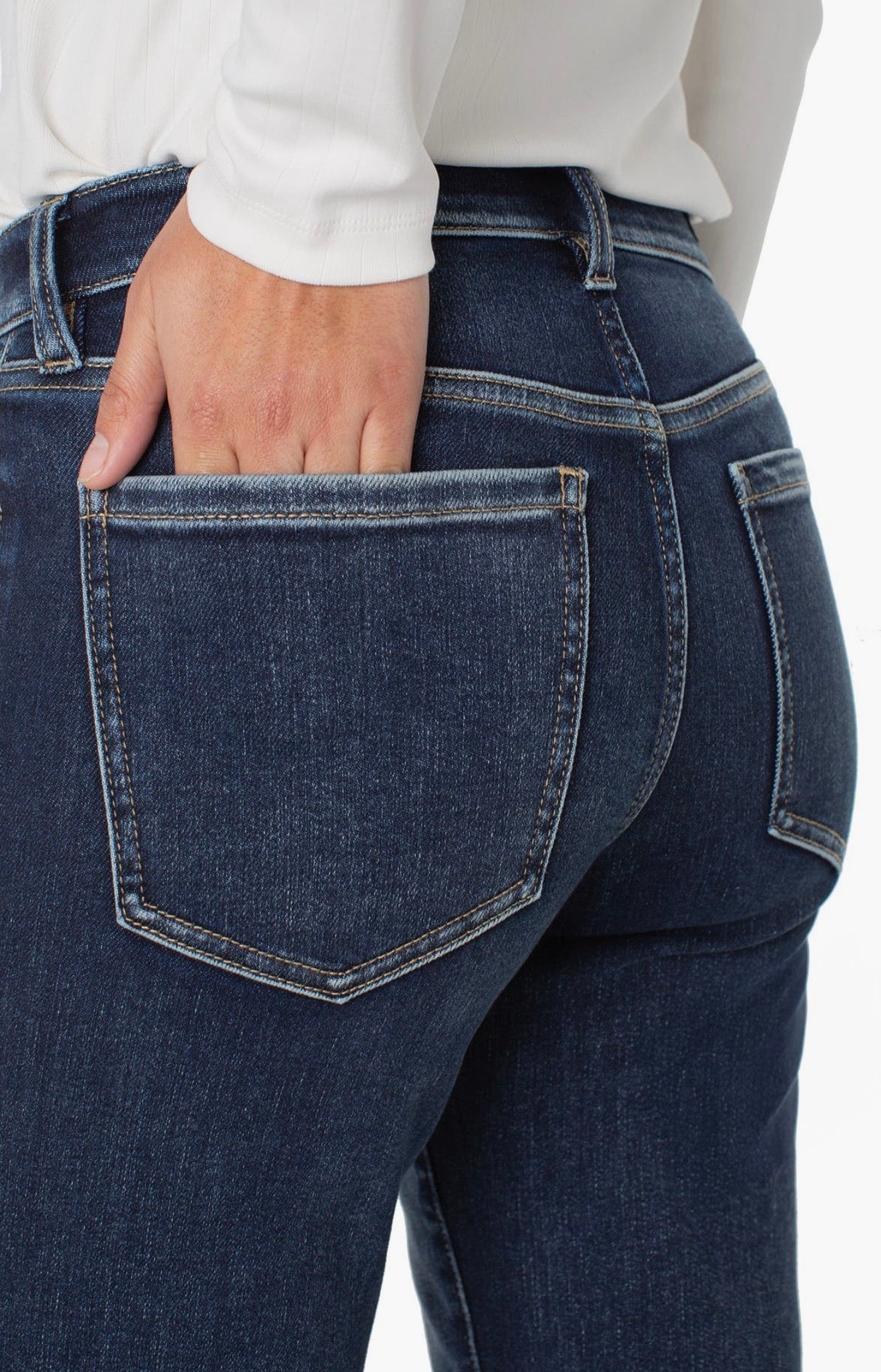 Liv relaxed skinny jean/ wells