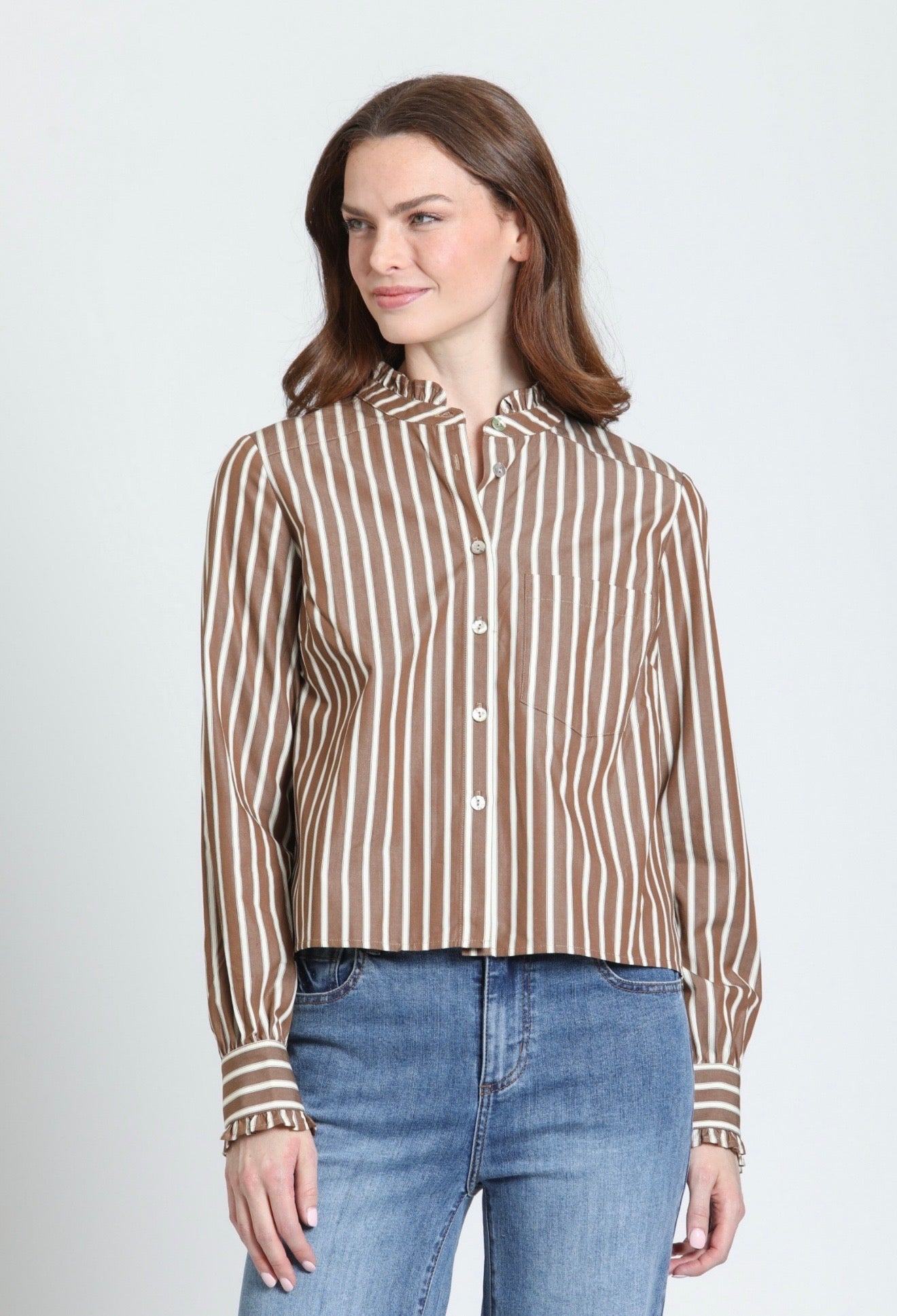 Shirt with ruffle detail/ mocha cream