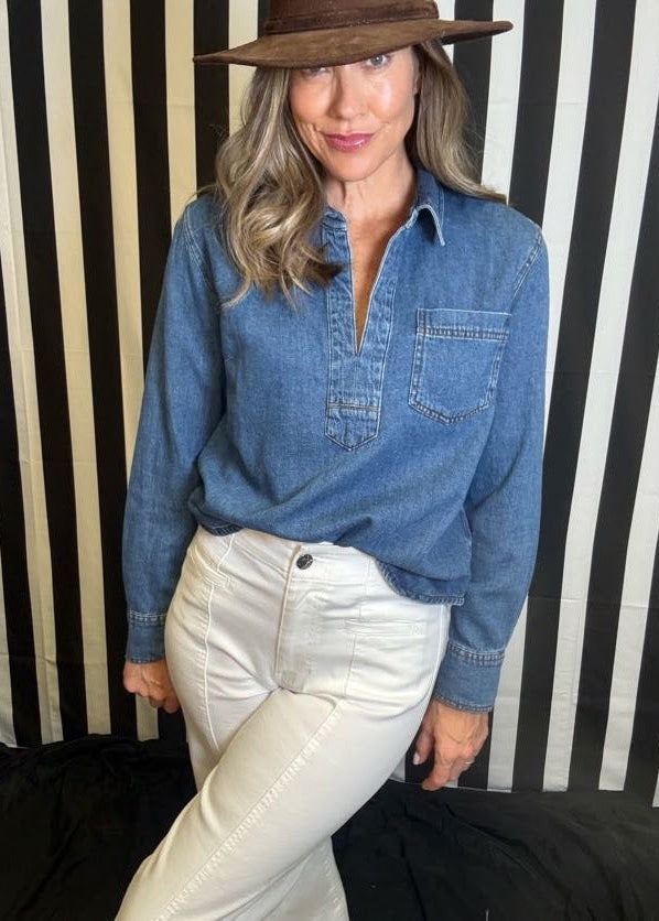 Iris Pullover denim shirt slit at neck / ease