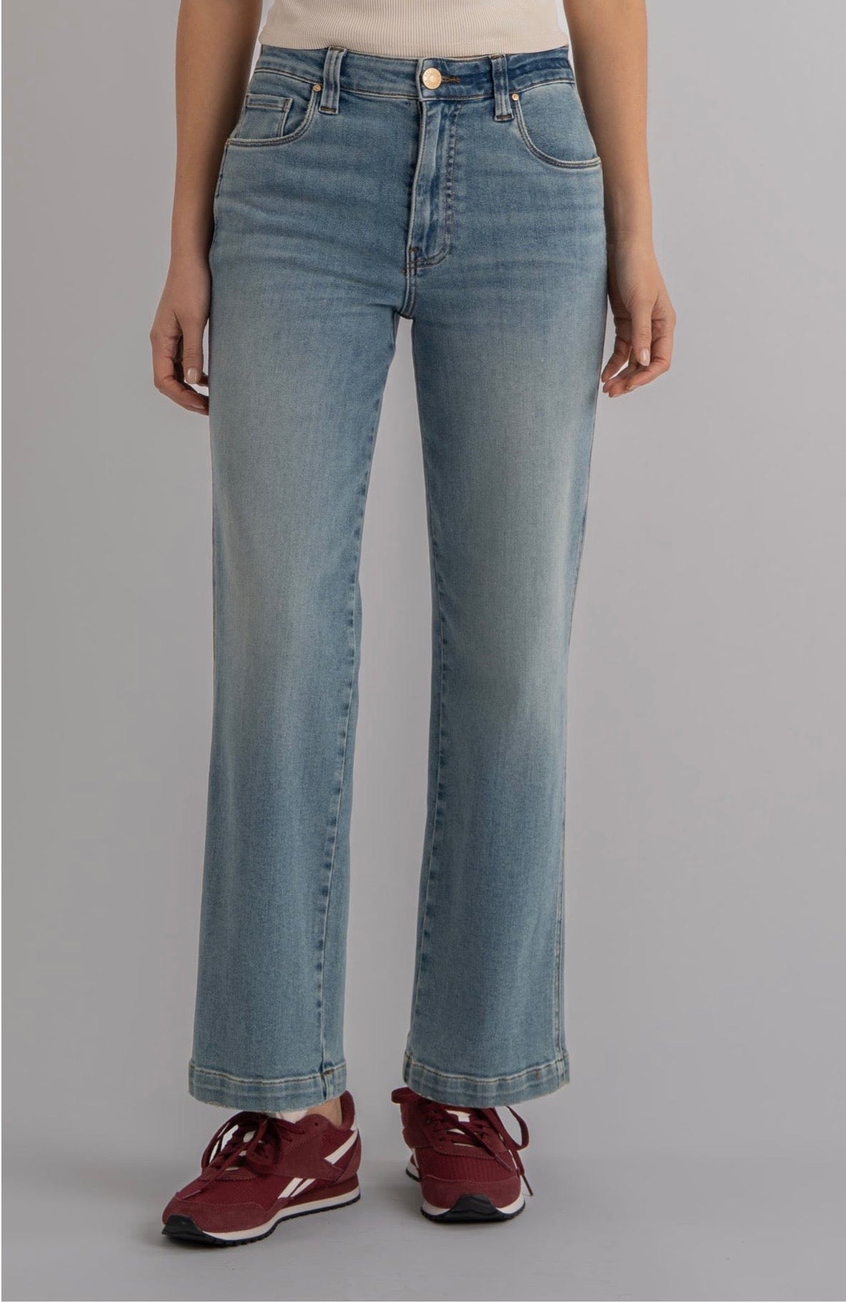 Pattie High Rise straight leg/ outstanding