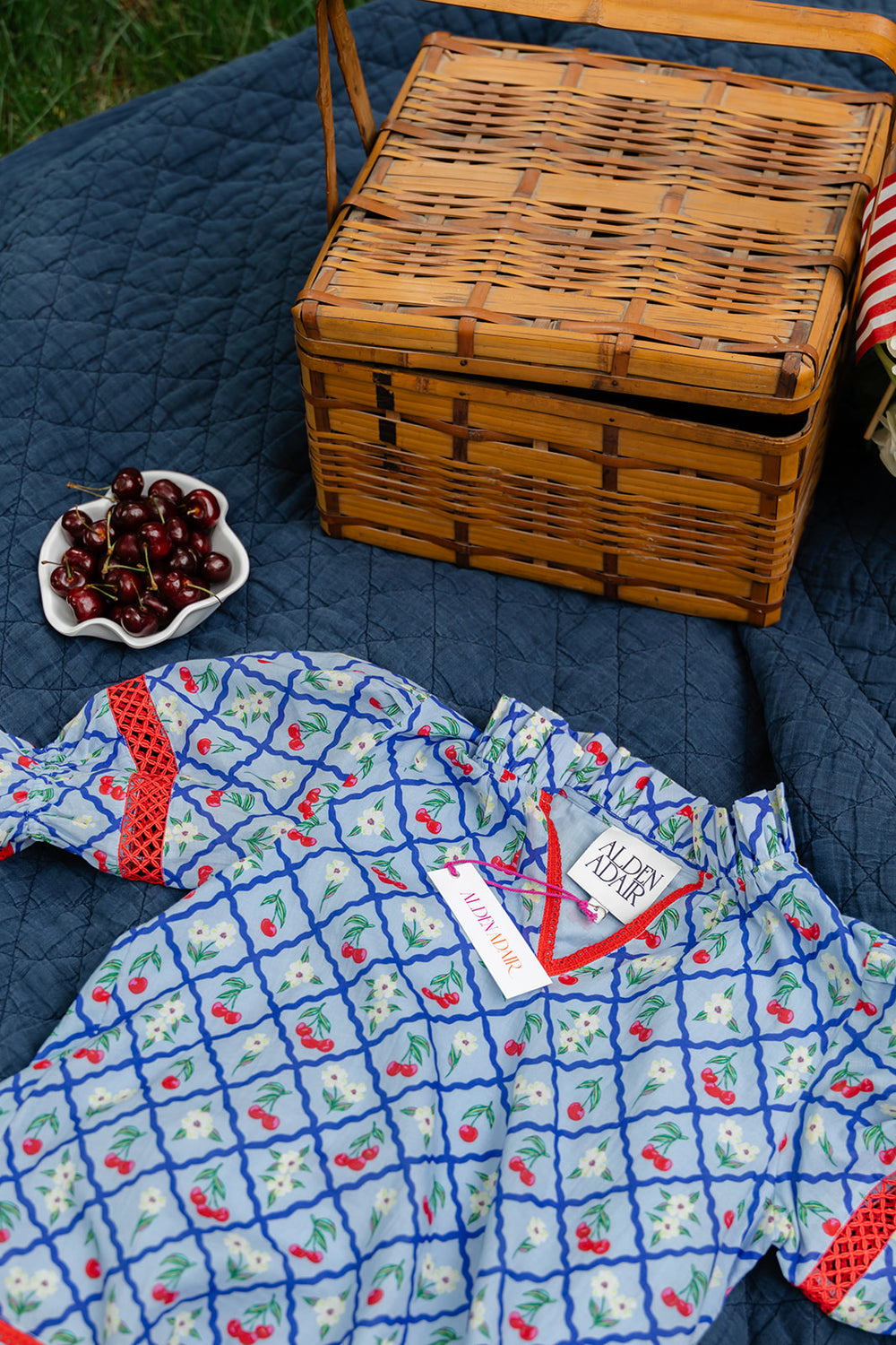 Lottie Top / light blue cherry