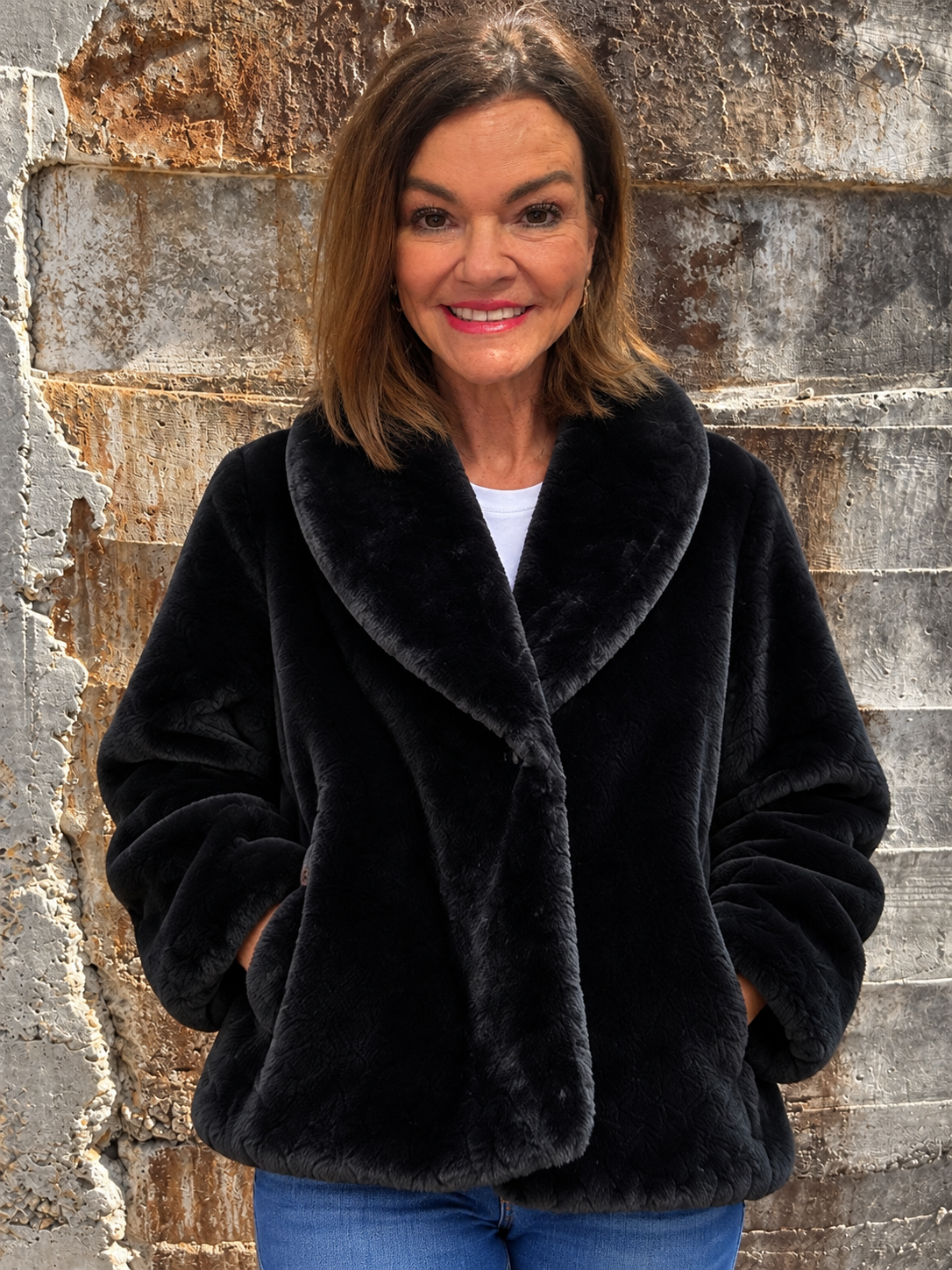 Faux Fur Showstopper Jacket / Black