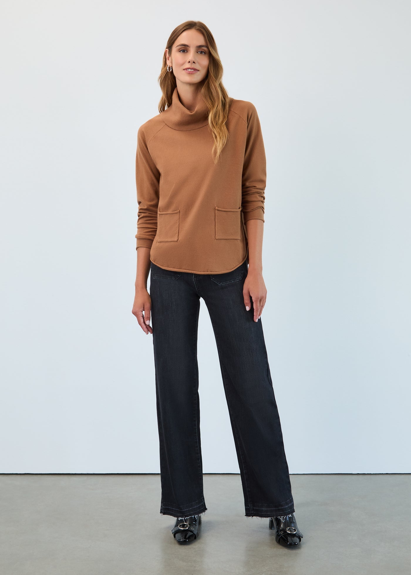 Cowl neck sweater / caramel