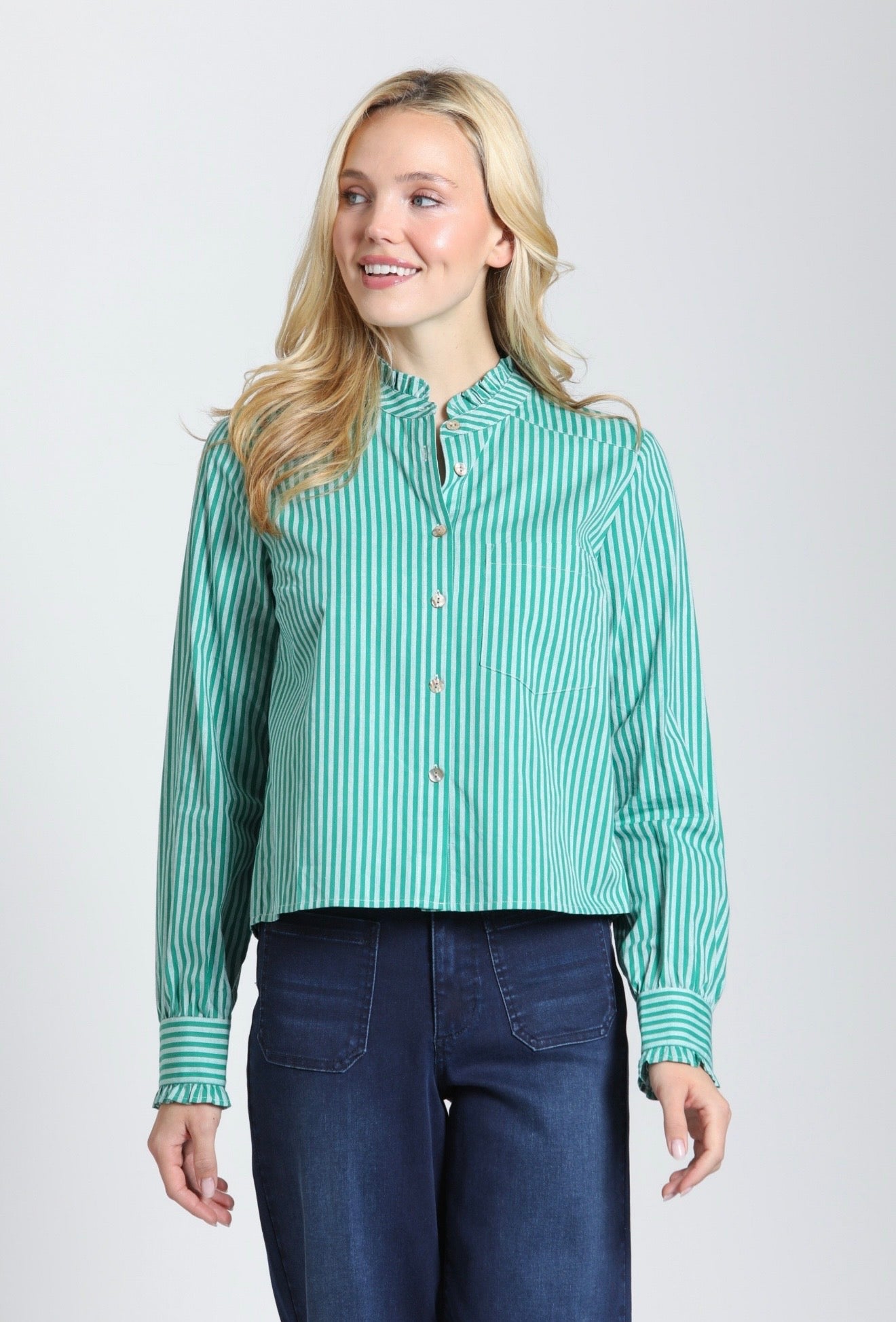 Cropped Shirt w/ruffle detail