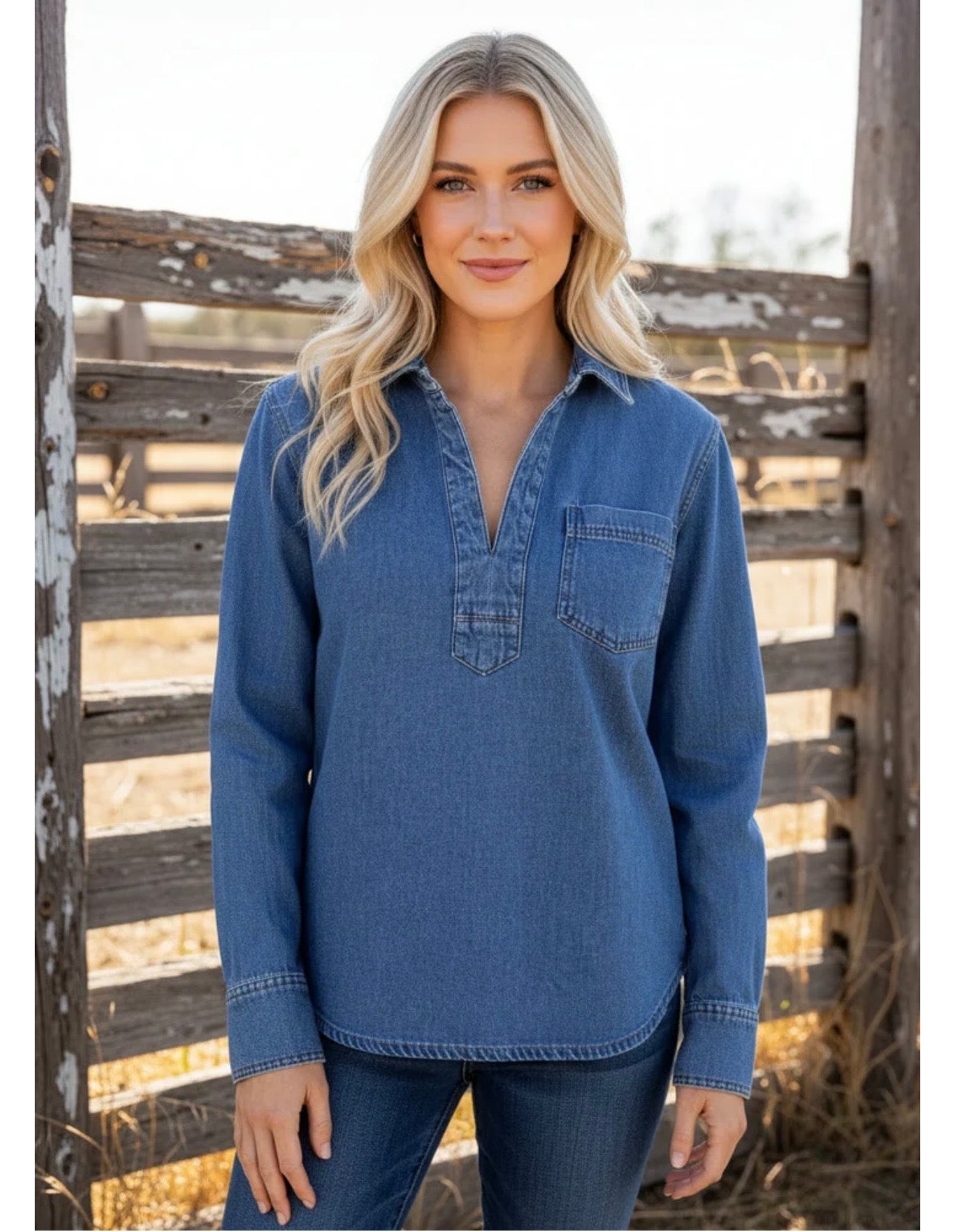 Iris Pullover denim shirt slit at neck / ease