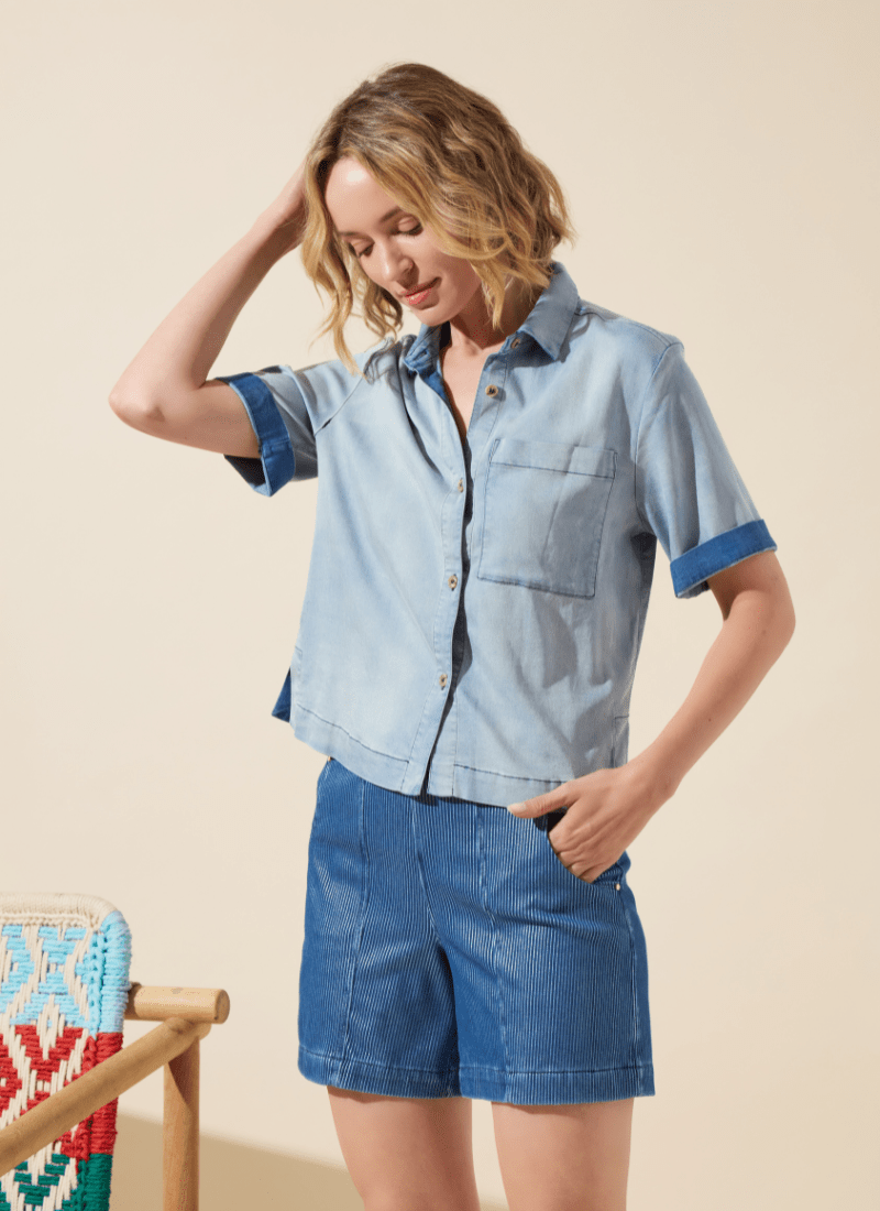 Amira Denim short/ Mid Wash Sheen