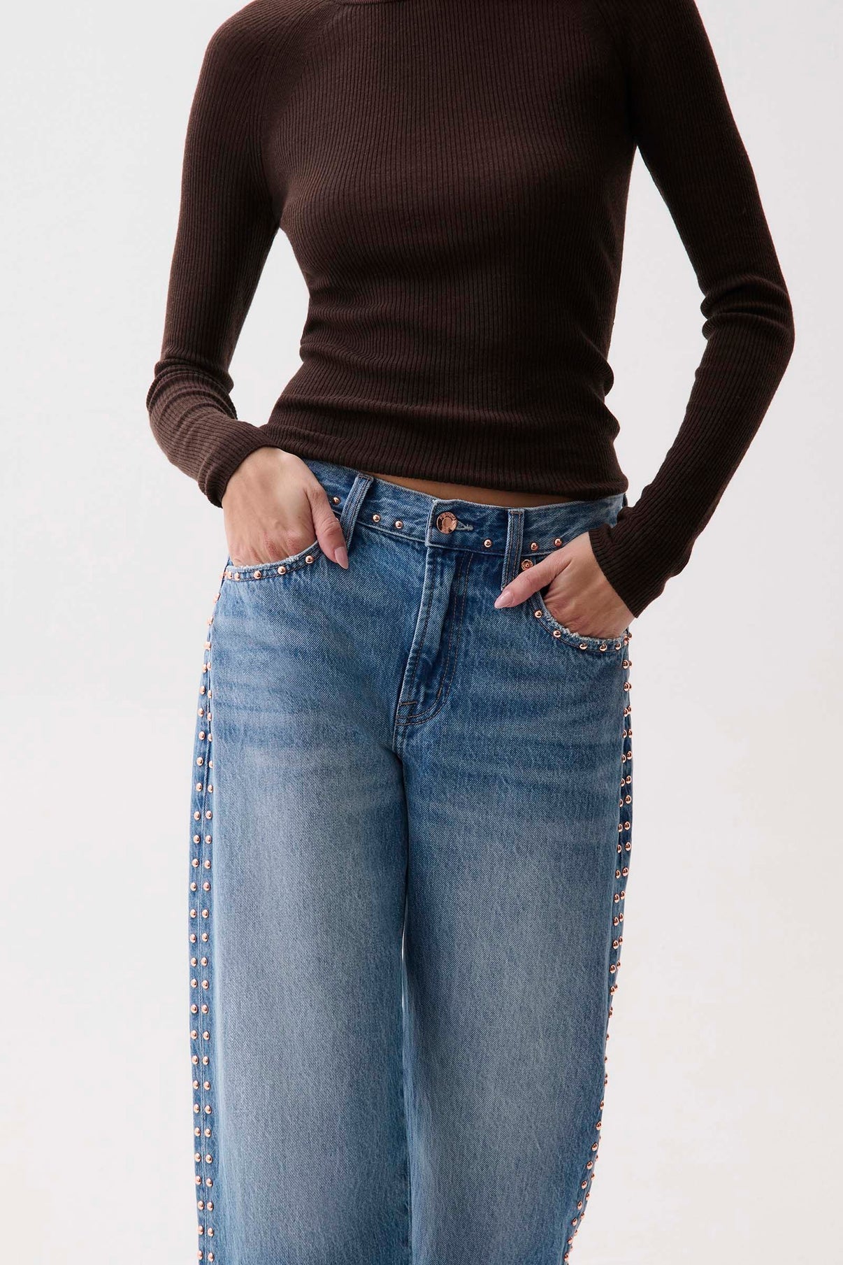Lexi Mid Rise Bowed Straight / star studded